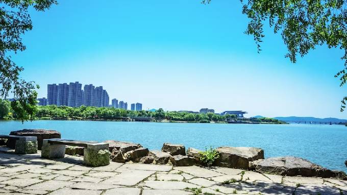 Finding Peace Inside Your Dream Waterfront Apartment Today